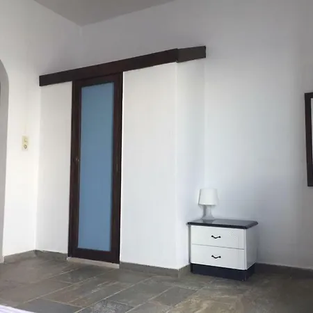 Lula Hotel apartamentowy Nea Styra